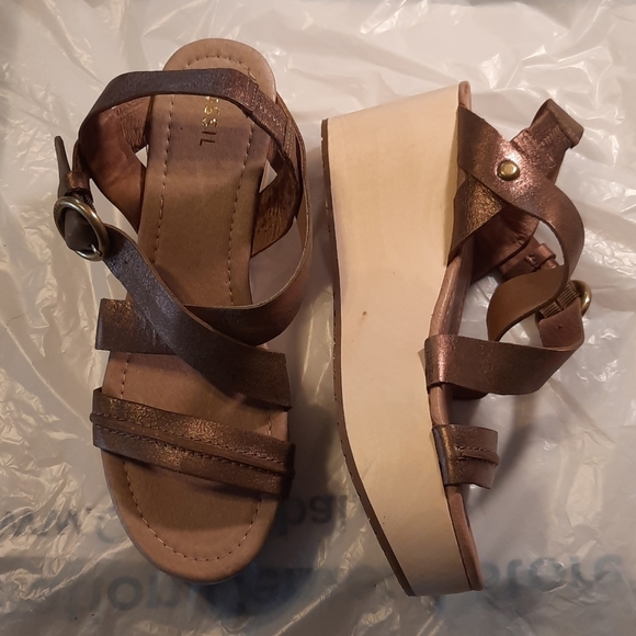 Fossil Shoes - Fossil Wedged Strappy 👡 Sandals